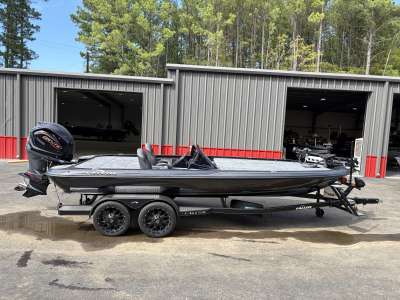 2027 Falcon Boats F21 Predator