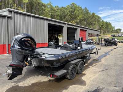 2027 Falcon Boats F21 Predator