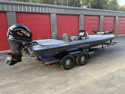 2027 Falcon Boats F205