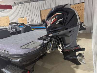 2027 Falcon Boats F215