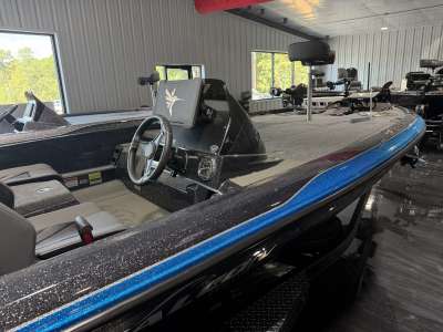 2027 Falcon Boats F205