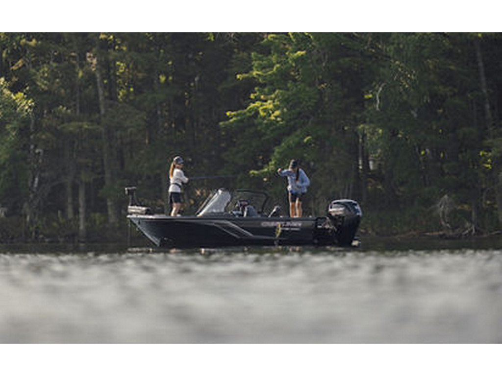 Crestliner 1650 Hawk