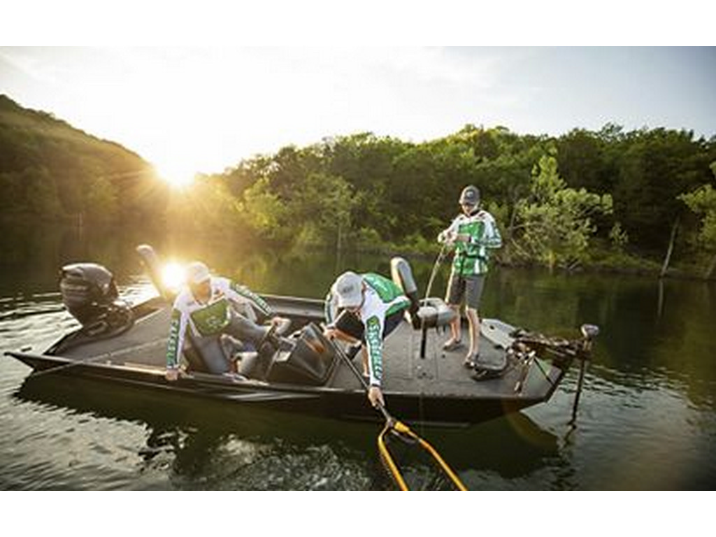 Crestliner 1700 RIDGE
