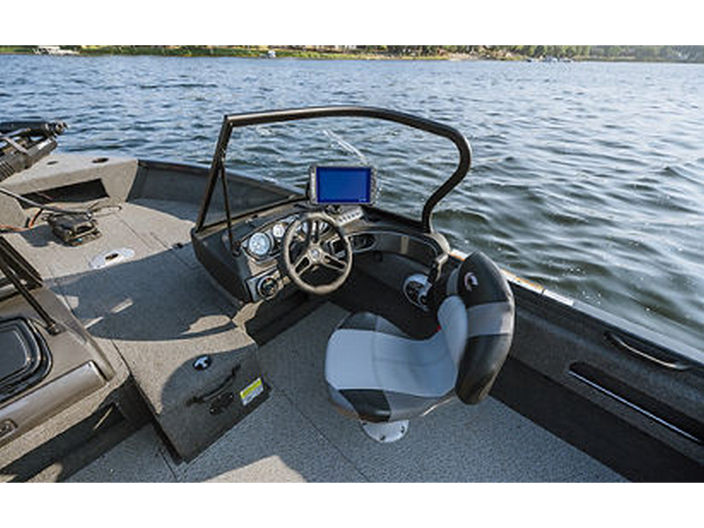 Crestliner 1750 Hawk