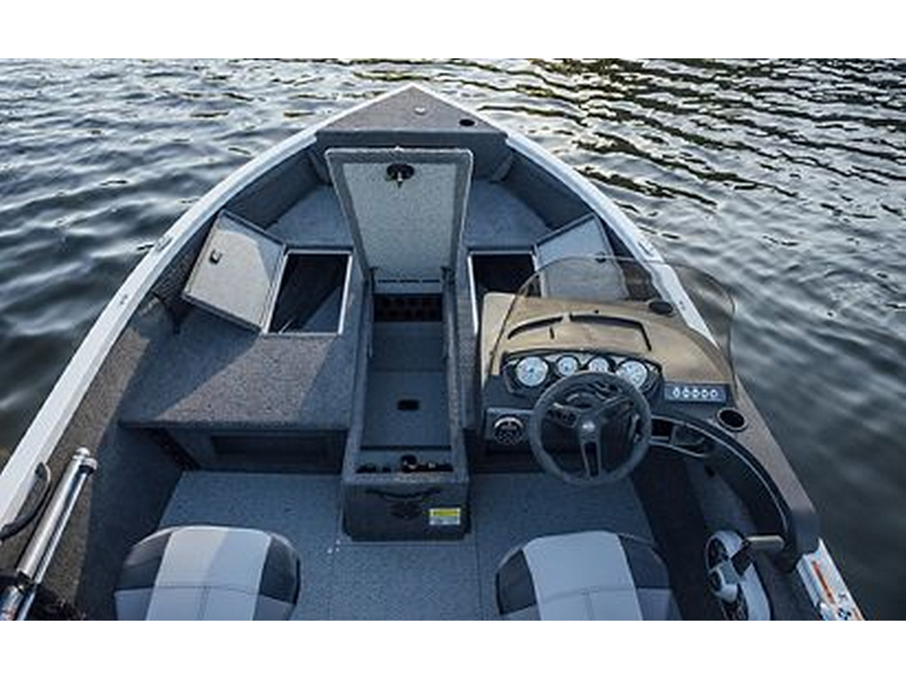 Crestliner 1750 Hawk
