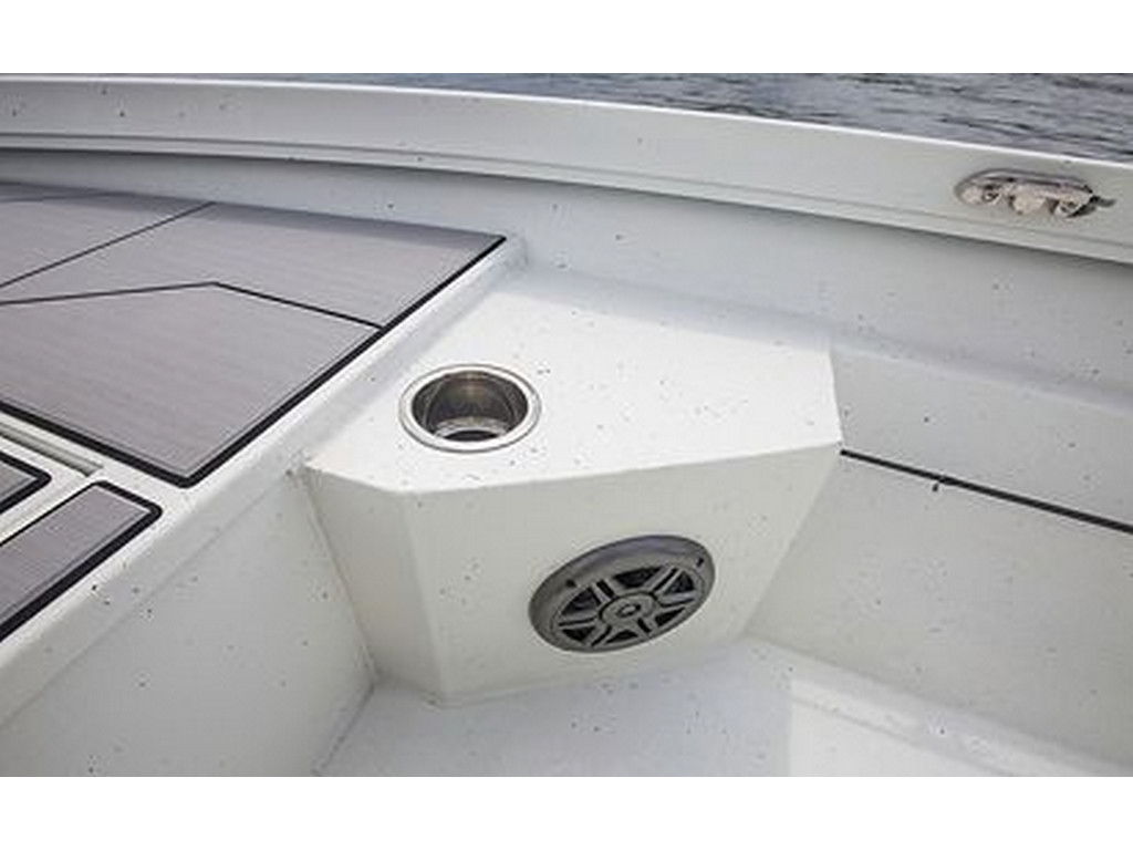 Crestliner 1800 BAY