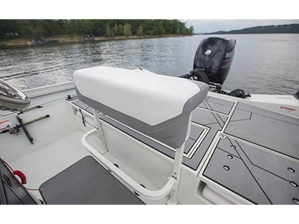 Crestliner 1800 BAY