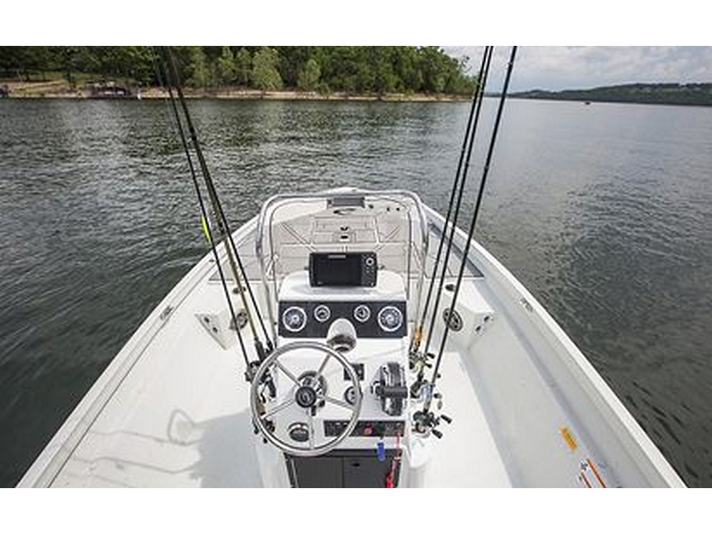Crestliner 1800 BAY
