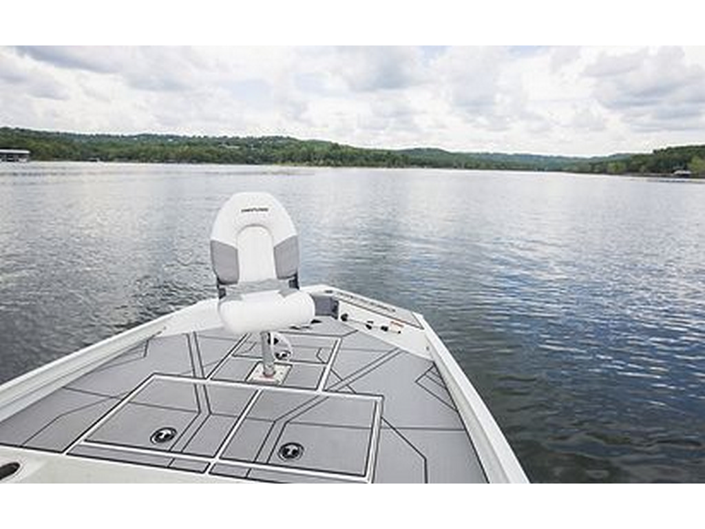 Crestliner 1800 BAY