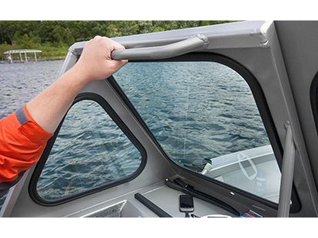 Crestliner 1850 COMMANDER