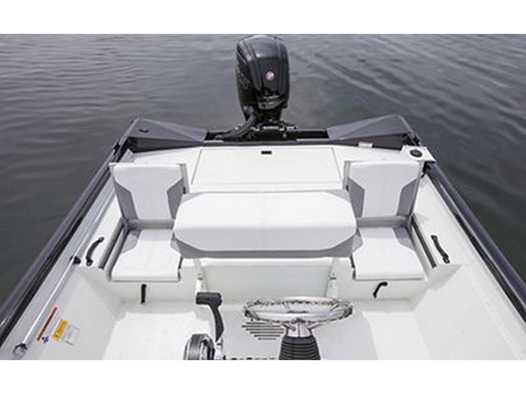 Crestliner 2000 BAY