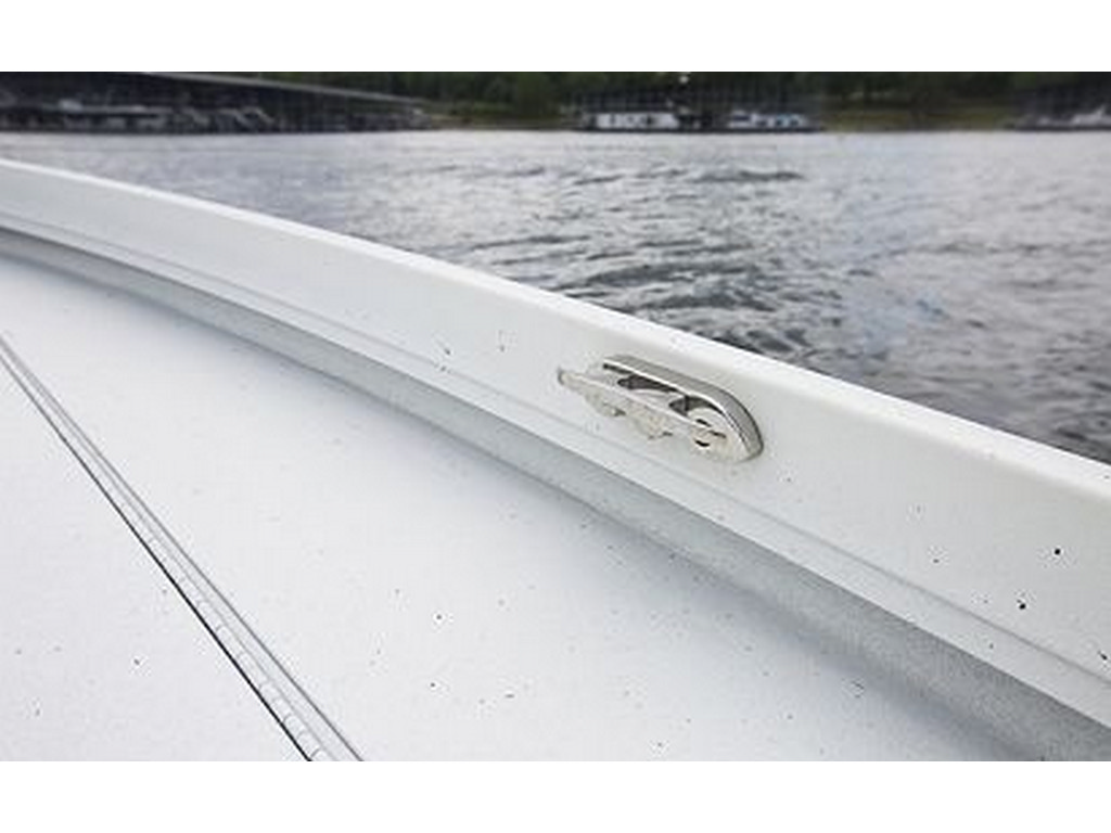 Crestliner 2000 BAY