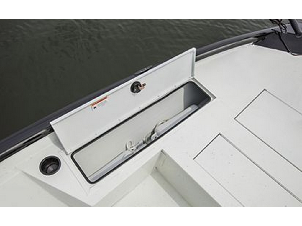 Crestliner 2000 BAY
