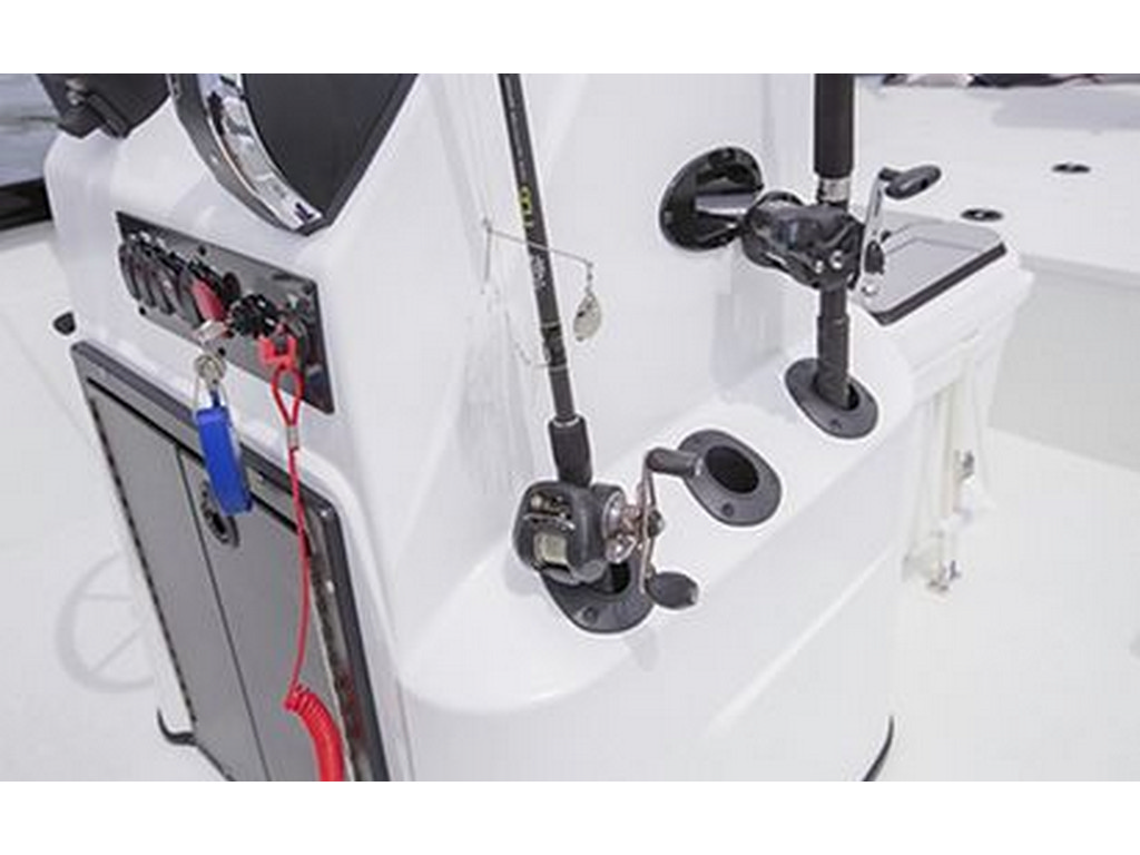 Crestliner 2000 BAY