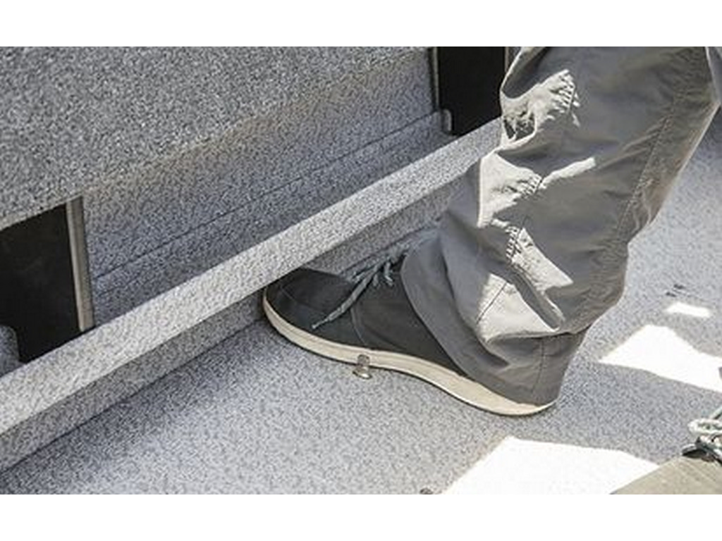 Crestliner 2050 AUTHORITY